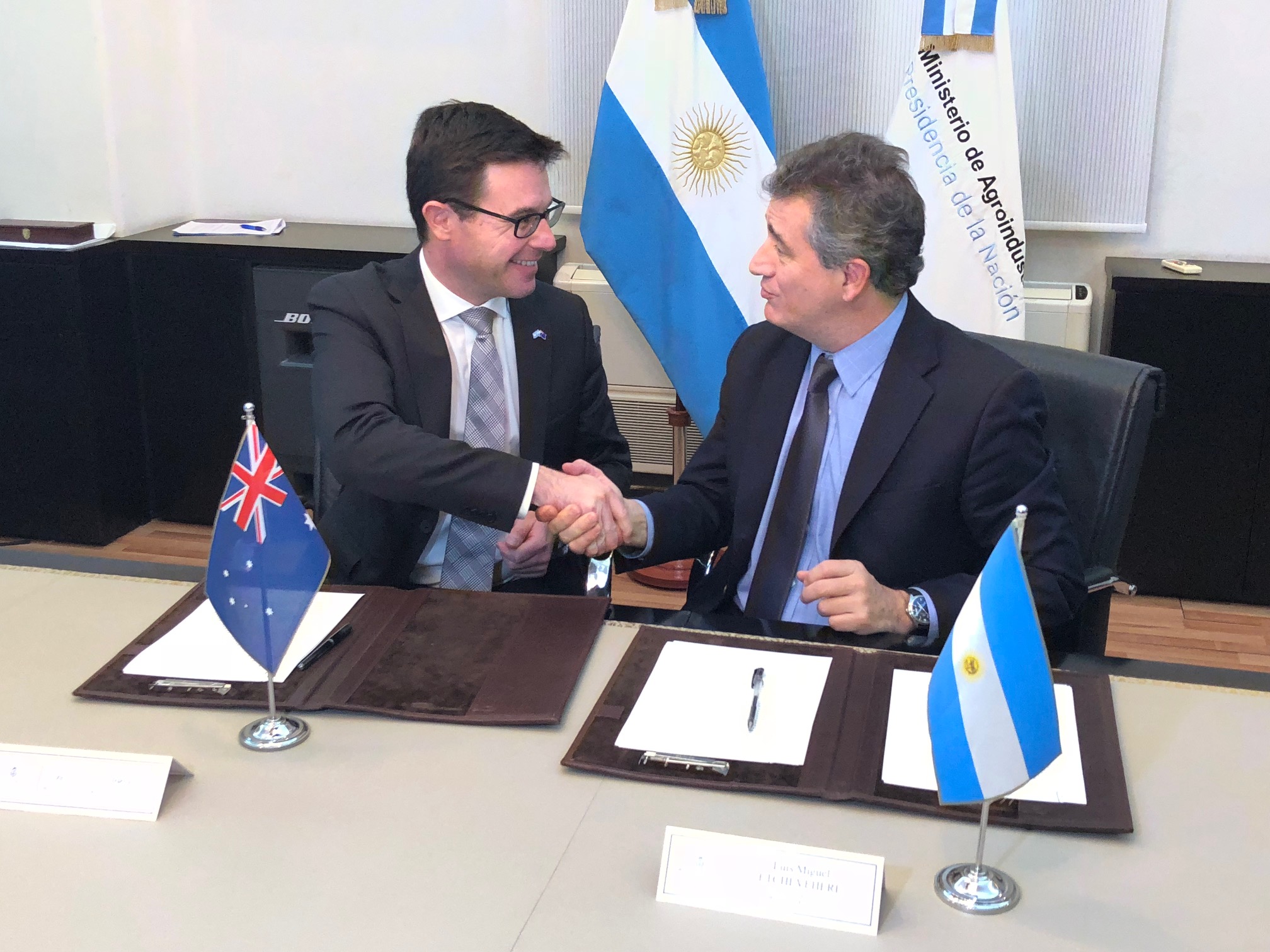 Minister David Littleproud and his counterpart Argentina’s Minister for Agroindustry, Dr Luis Miguel Etchevehere signing the High Level Agricultural Dialogue communique Minister David Littleproud and his counterpart Argentina’s Minister for Agroindustry, Dr Luis Miguel Etchevehere signing the High Level Agricultural Dialogue communique