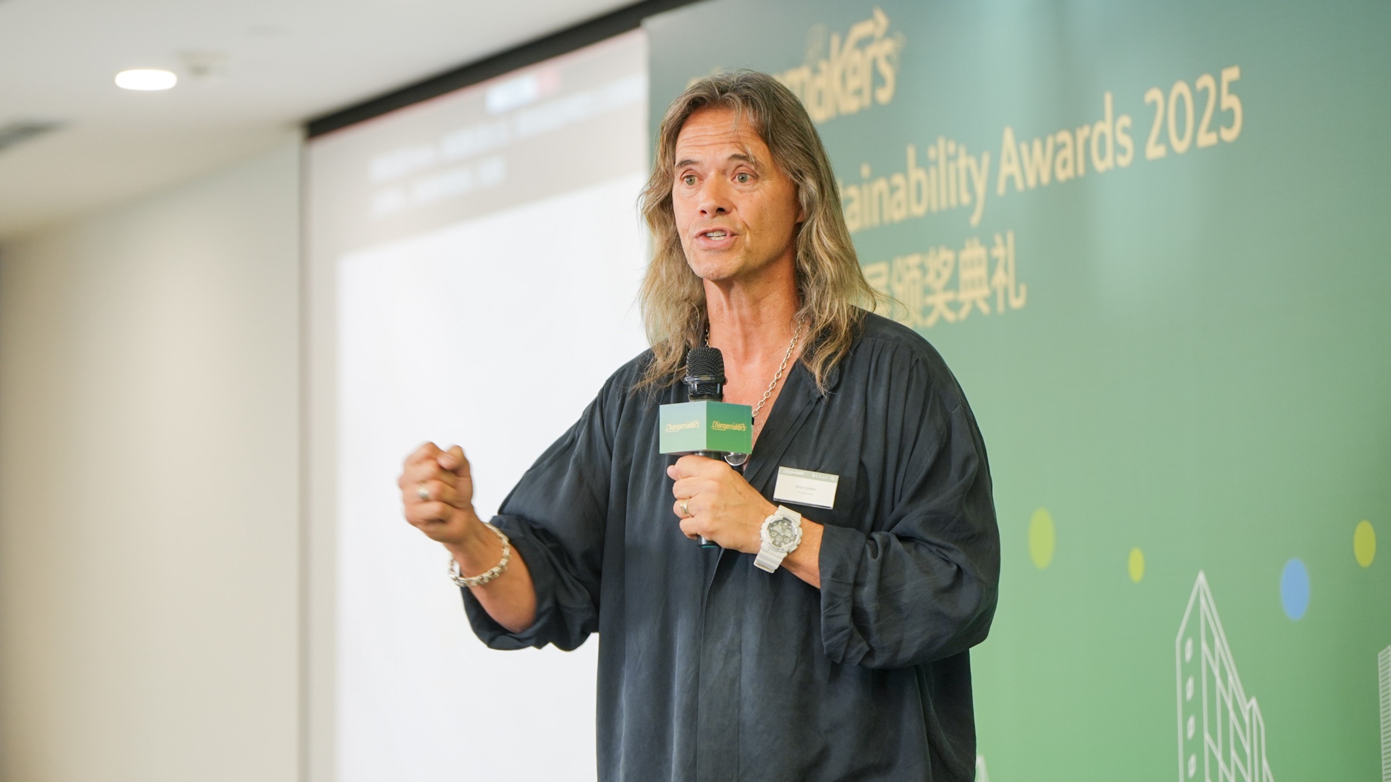 Mr. Brian Linden, Co-founder of The Linden Center, encouraged winning tenants at the Changemakers Tenant Sustainability Awards 2025 in Shanghai to embrace sustainable business models and thus achieve an ever-expanding positive impact