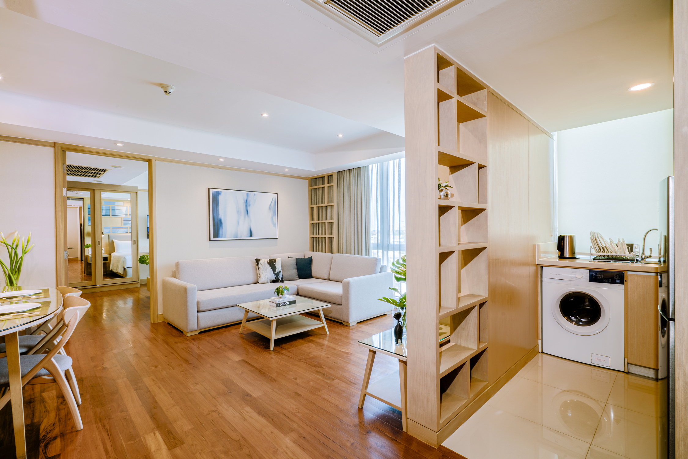 Shama Petchburi 47 Bangkok Two Bedroom Suite Living Room Washing and drying machine 2