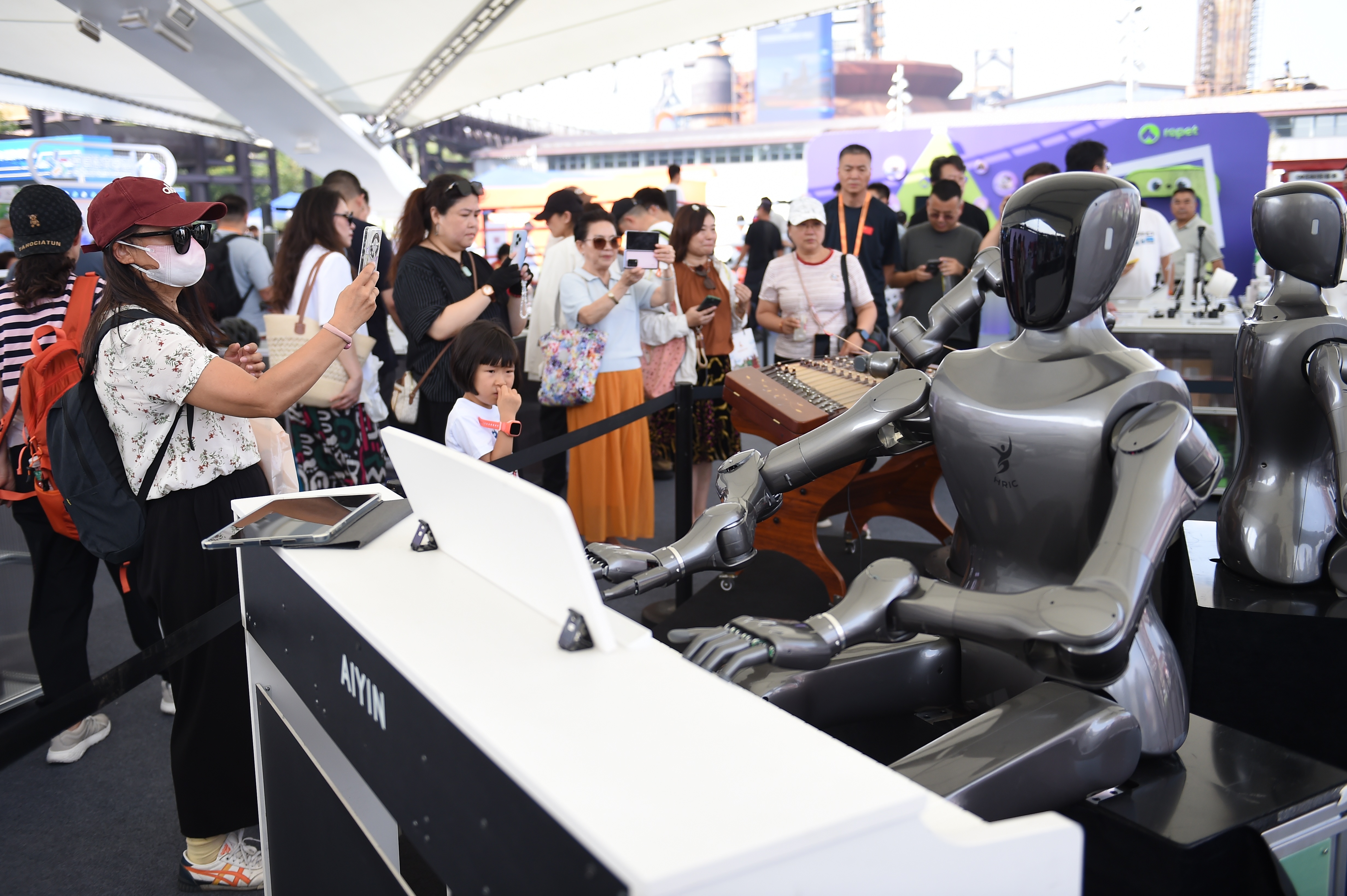 A humanoid robot plays piano at the 2025 China International Fair for Trade in Services (CIFTIS) in Beijing, capital of China, Sept. 11, 2025.