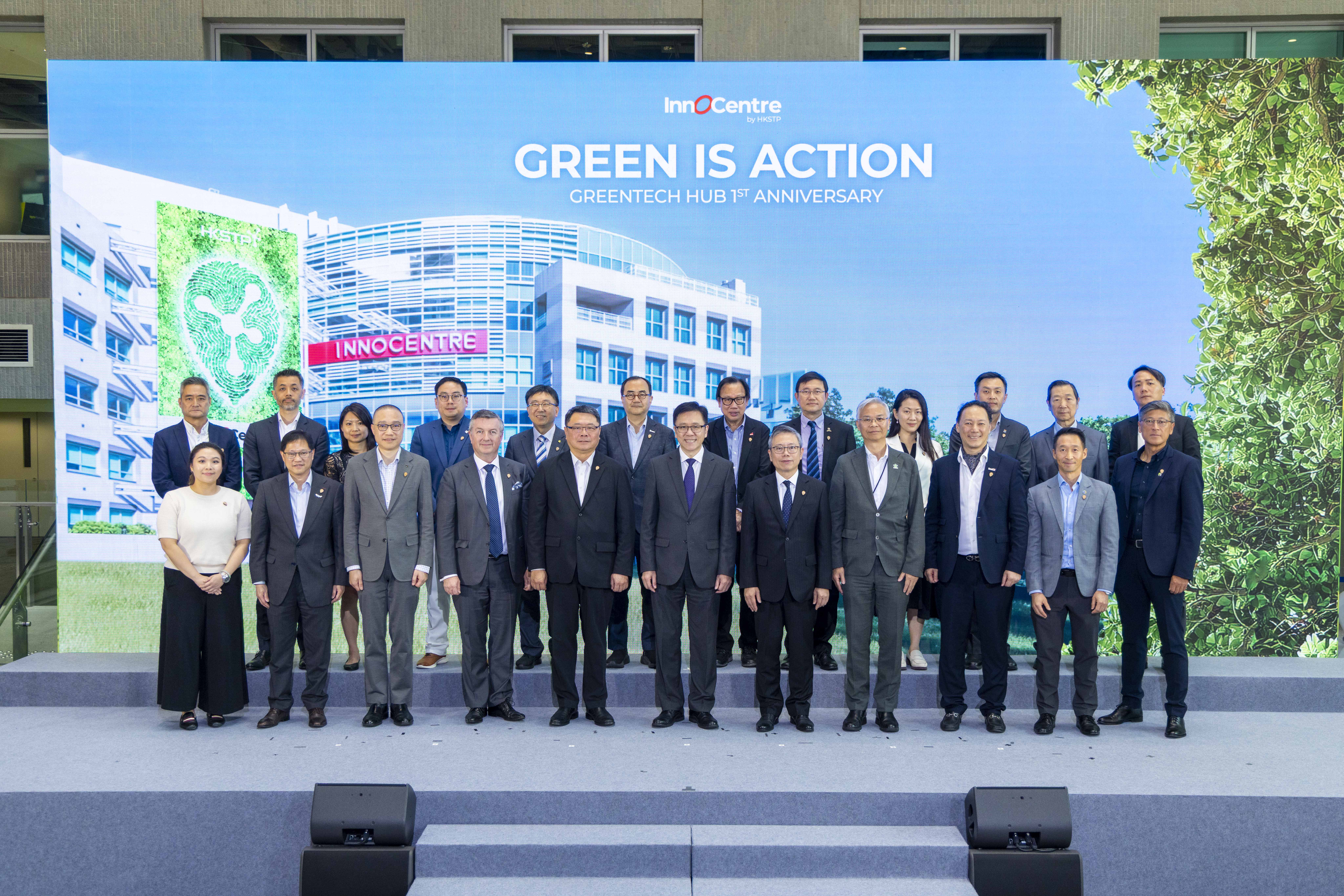 HKSTP held the “Green is Action: GreenTech Hub 1st Anniversary Showcase”, Professor Sun Dong, Secretary for Innovation, Technology and Industry, (middle, front row), Dr Sunny Chai Chairman of HKSTP (5th from Left), and Mr Terry Wong, CEO of HKST (5th from right), together with GreenTech Hub partners attended the celebration ceremony to mark the first anniversary of GreenTech Hub.